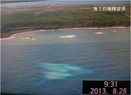 硫黄島北沖の変色水