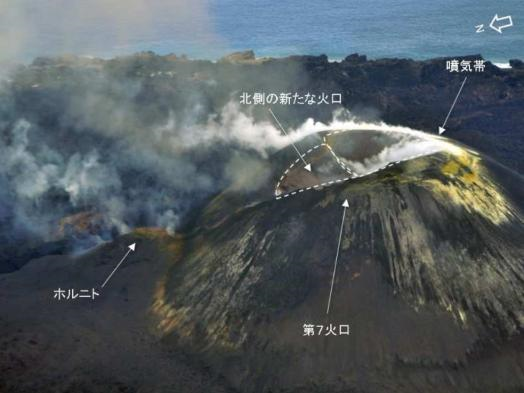 西之島の状況　31日12時28分　海上保安庁提供