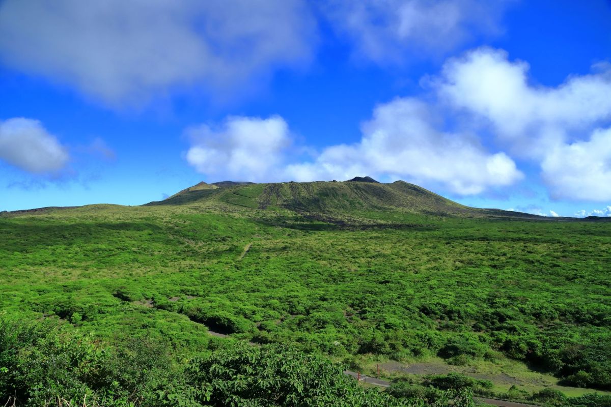 外輪山展望台から三原山